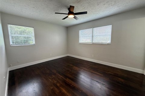 House in Sarasota, Florida 3 bedrooms, 139.54 sq.m. № 2390946 - photo 14