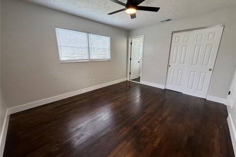 House in Sarasota, Florida 3 bedrooms, 139.54 sq.m. № 2390946 - photo 15