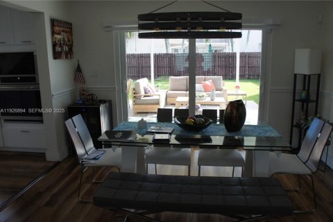 Casa en venta en Miami, Florida, 3 dormitorios, 180.04 m2 № 1985806 - foto 5