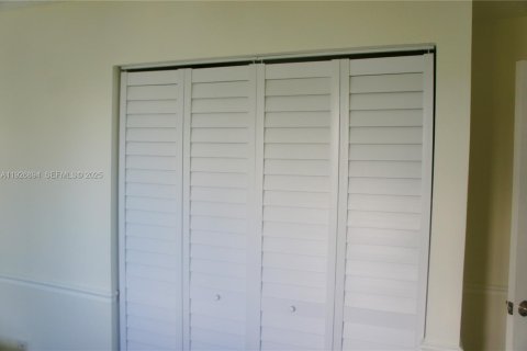 Casa en venta en Miami, Florida, 3 dormitorios, 180.04 m2 № 1985806 - foto 19