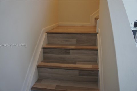 Casa en venta en Miami, Florida, 3 dormitorios, 180.04 m2 № 1985806 - foto 16