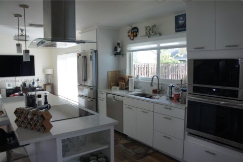 Casa en venta en Miami, Florida, 3 dormitorios, 180.04 m2 № 1985806 - foto 8