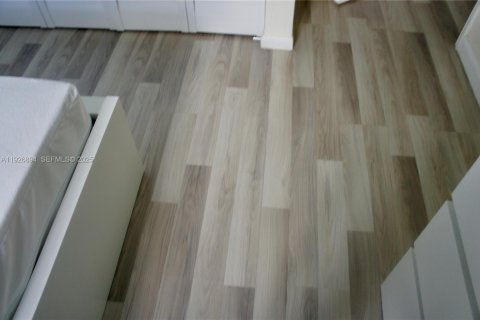 Casa en venta en Miami, Florida, 3 dormitorios, 180.04 m2 № 1985806 - foto 18