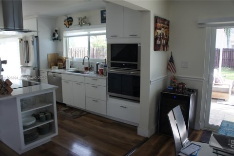 Casa en venta en Miami, Florida, 3 dormitorios, 180.04 m2 № 1985806 - foto 6