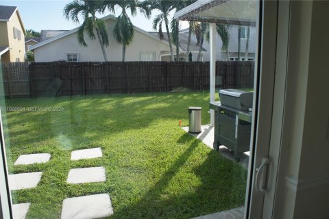 Casa en venta en Miami, Florida, 3 dormitorios, 180.04 m2 № 1985806 - foto 9