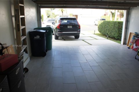 Casa en venta en Miami, Florida, 3 dormitorios, 180.04 m2 № 1985806 - foto 12
