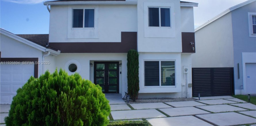 Casa en Miami, Florida 3 dormitorios, 180.04 m2 № 1985806