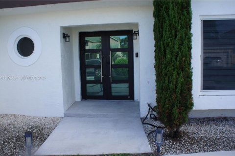 Casa en venta en Miami, Florida, 3 dormitorios, 180.04 m2 № 1985806 - foto 3