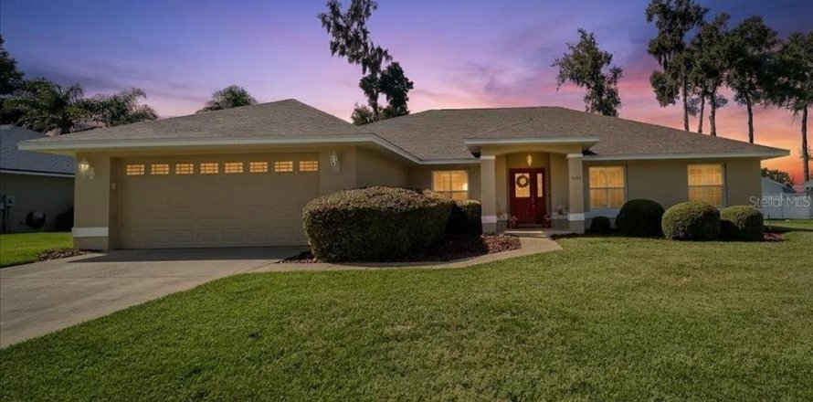 House in Ocala, Florida 3 bedrooms, 204.48 sq.m. № 2429124