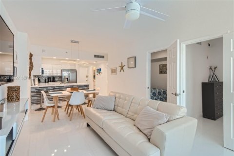 Copropriété à louer à Hollywood, Floride: 2 chambres, 54.81 m2 № 2076154 - photo 3