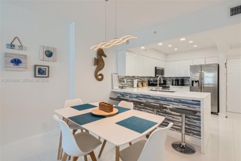 Copropriété à louer à Hollywood, Floride: 2 chambres, 54.81 m2 № 2076154 - photo 4