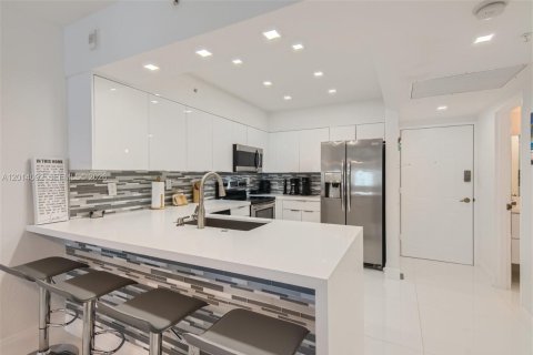 Copropriété à louer à Hollywood, Floride: 2 chambres, 54.81 m2 № 2076154 - photo 6
