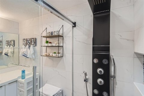 Copropriété à louer à Hollywood, Floride: 2 chambres, 54.81 m2 № 2076154 - photo 10