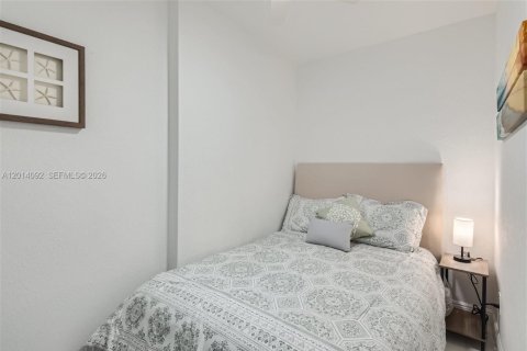 Copropriété à louer à Hollywood, Floride: 2 chambres, 54.81 m2 № 2076154 - photo 8