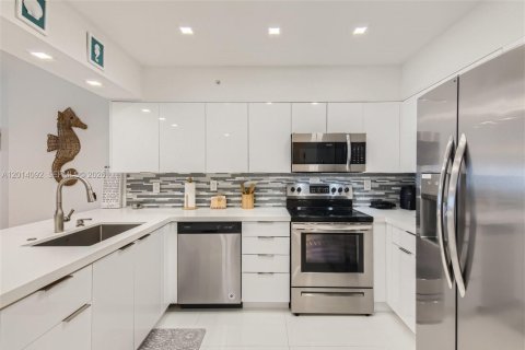 Copropriété à louer à Hollywood, Floride: 2 chambres, 54.81 m2 № 2076154 - photo 5