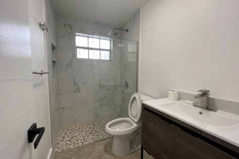 House in Miami, Florida 3 bedrooms, 173.73 sq.m. № 1892191 - photo 9