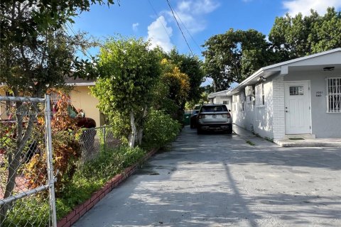 House in Miami, Florida 3 bedrooms, 173.73 sq.m. № 1892191 - photo 21