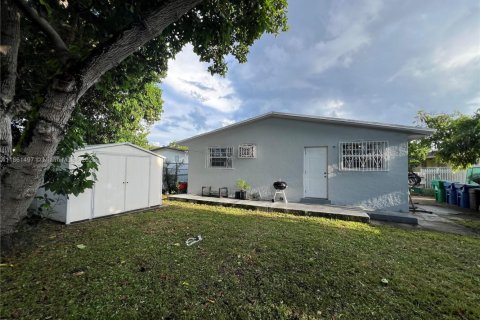 House in Miami, Florida 3 bedrooms, 173.73 sq.m. № 1892191 - photo 19