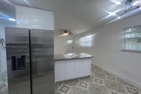 House in Miami, Florida 3 bedrooms, 173.73 sq.m. № 1892191 - photo 5