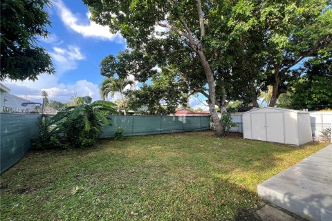 House in Miami, Florida 3 bedrooms, 173.73 sq.m. № 1892191 - photo 18