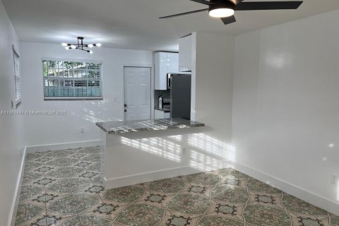 House in Miami, Florida 3 bedrooms, 173.73 sq.m. № 1892191 - photo 6