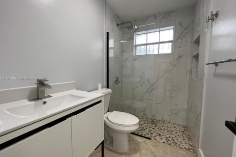 House in Miami, Florida 3 bedrooms, 173.73 sq.m. № 1892191 - photo 10