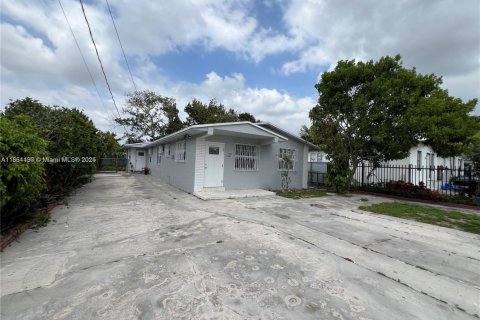 House in Miami, Florida 3 bedrooms, 173.73 sq.m. № 1892191 - photo 1