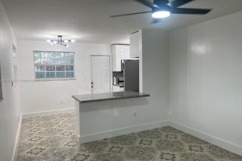 House in Miami, Florida 3 bedrooms, 173.73 sq.m. № 1892191 - photo 8