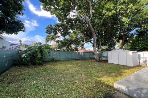 House in Miami, Florida 3 bedrooms, 173.73 sq.m. № 1892191 - photo 22