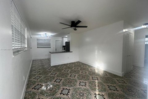 House in Miami, Florida 3 bedrooms, 173.73 sq.m. № 1892191 - photo 7