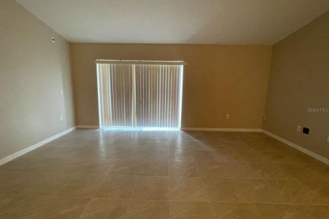 Villa ou maison à louer à Poinciana, Floride: 3 chambres, 176.89 m2 № 1572700 - photo 5