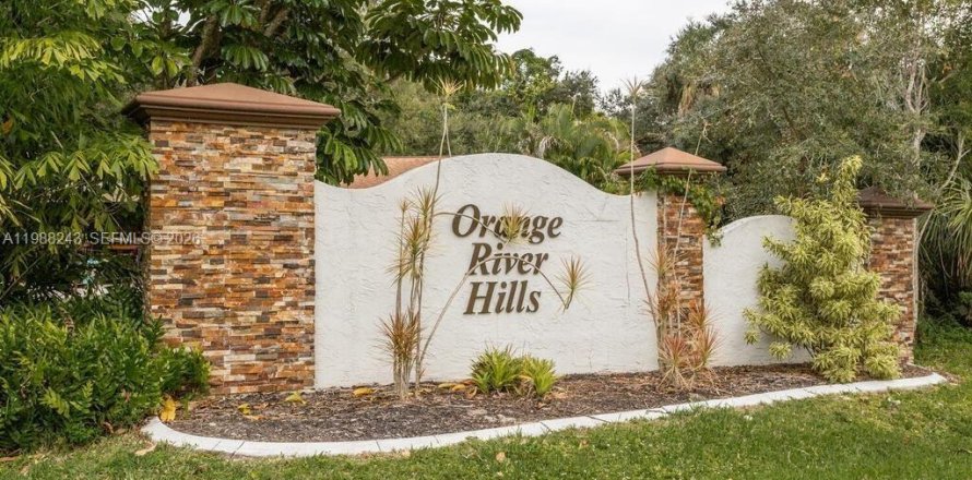 Casa en Fort Myers, Florida 3 dormitorios № 2057701