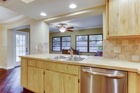 Casa en venta en Fort Myers, Florida, 3 dormitorios № 2057701 - foto 16