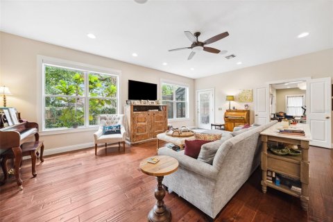 Villa ou maison à vendre à Tampa, Floride: 4 chambres, 312.15 m2 № 1630673 - photo 15