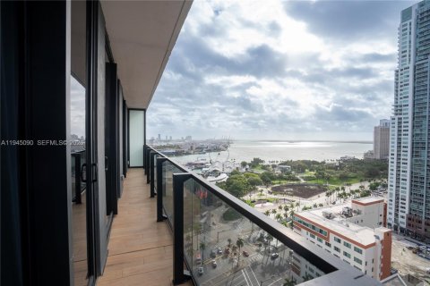 Condo in Miami, Florida, 3 bedrooms  № 2152845 - photo 19