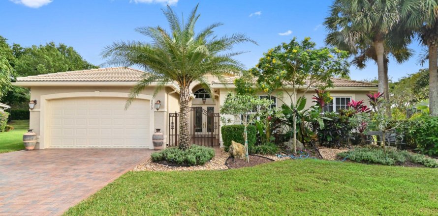 House in Lake Worth, Florida 4 bedrooms, 247.86 sq.m. № 1163034