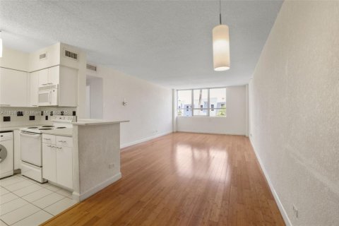 Copropriété à louer à Miami Beach, Floride: 1 chambre, 91.04 m2 № 1823657 - photo 5