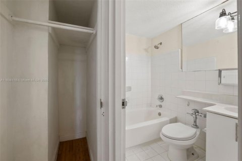 Copropriété à louer à Miami Beach, Floride: 1 chambre, 91.04 m2 № 1823657 - photo 11