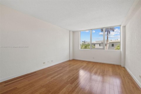 Copropriété à louer à Miami Beach, Floride: 1 chambre, 91.04 m2 № 1823657 - photo 13