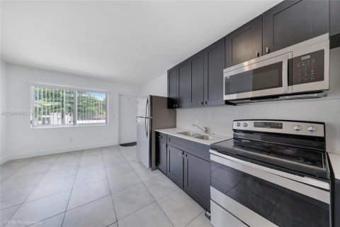 Apartment in Miami, Florida 1 bedroom, 295.89 sq.m. № 2002792