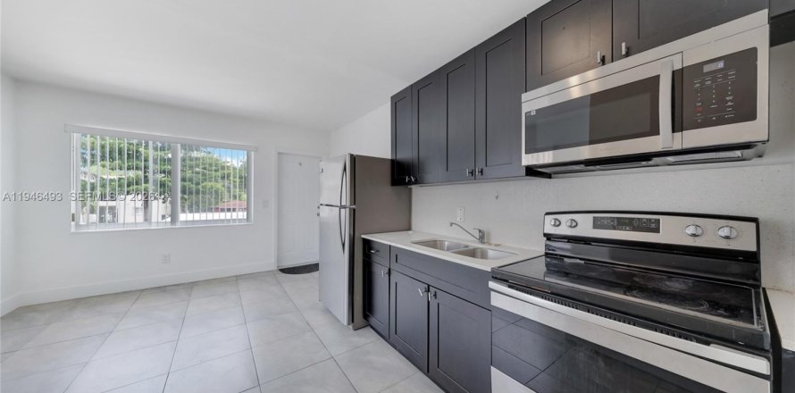 Apartment in Miami, Florida 1 bedroom, 295.89 sq.m. № 2002792