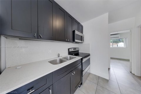 Apartment in Miami, Florida 1 bedroom, 295.89 sq.m. № 2002792 - photo 2