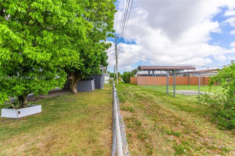 House in Homestead, Florida 4 bedrooms, 199.74 sq.m. № 2069665 - photo 6