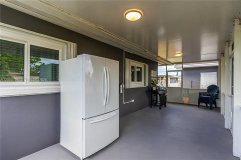 House in Homestead, Florida 4 bedrooms, 199.74 sq.m. № 2069665 - photo 4