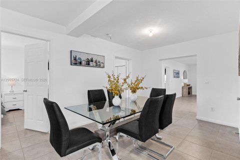 House in Homestead, Florida 4 bedrooms, 199.74 sq.m. № 2069665 - photo 22