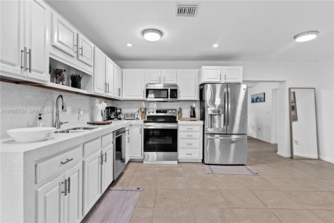 House in Homestead, Florida 4 bedrooms, 199.74 sq.m. № 2069665 - photo 18