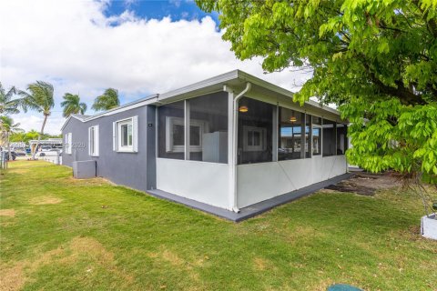 House in Homestead, Florida 4 bedrooms, 199.74 sq.m. № 2069665 - photo 5