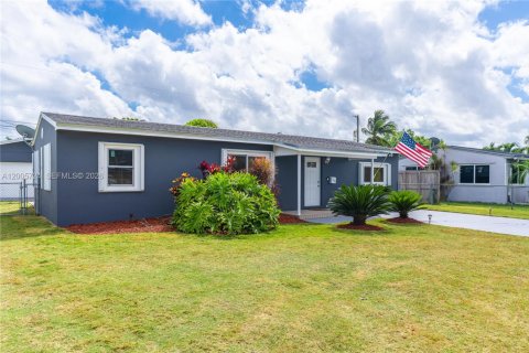 House in Homestead, Florida 4 bedrooms, 199.74 sq.m. № 2069665