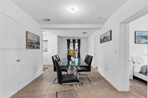 House in Homestead, Florida 4 bedrooms, 199.74 sq.m. № 2069665 - photo 19