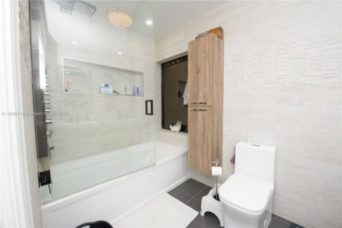 Купить виллу или дом в Хомстед, Флорида 7 комнат, 167.41м2, № 2036981 - фото 15